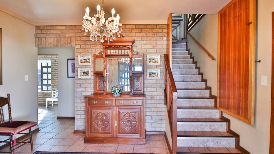 5 Bedroom Property for Sale in Stilbaai Wes Western Cape